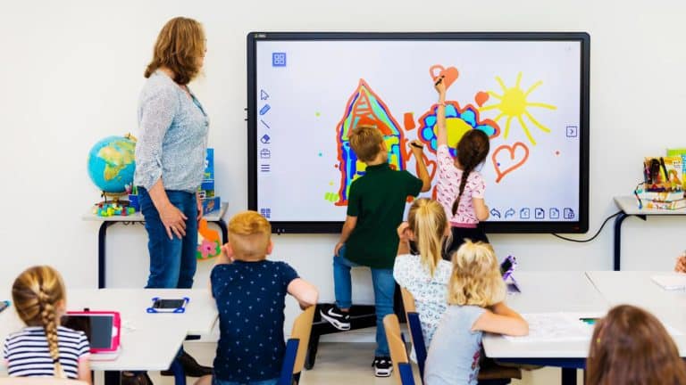 Interactieve touchscreens van CTOUCH in de lagere school
