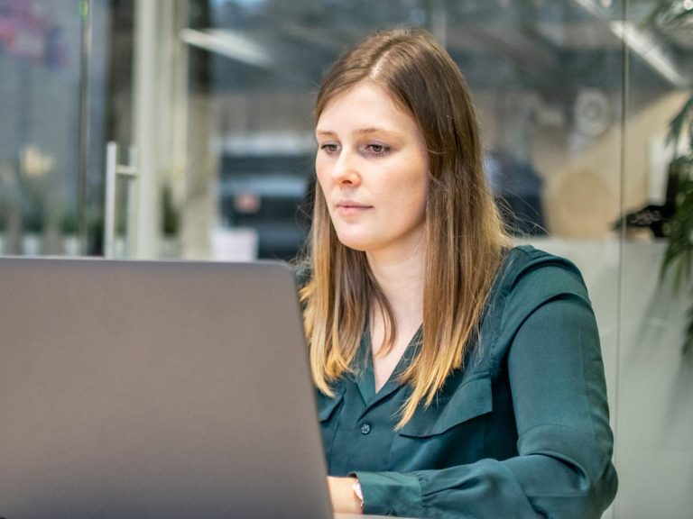 Jolien HR recrutement ordinateur portable à vie à Vanroey